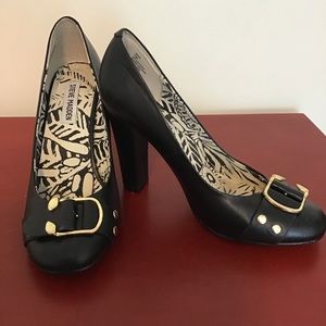 Steve Madden black leather pumps. 8.5